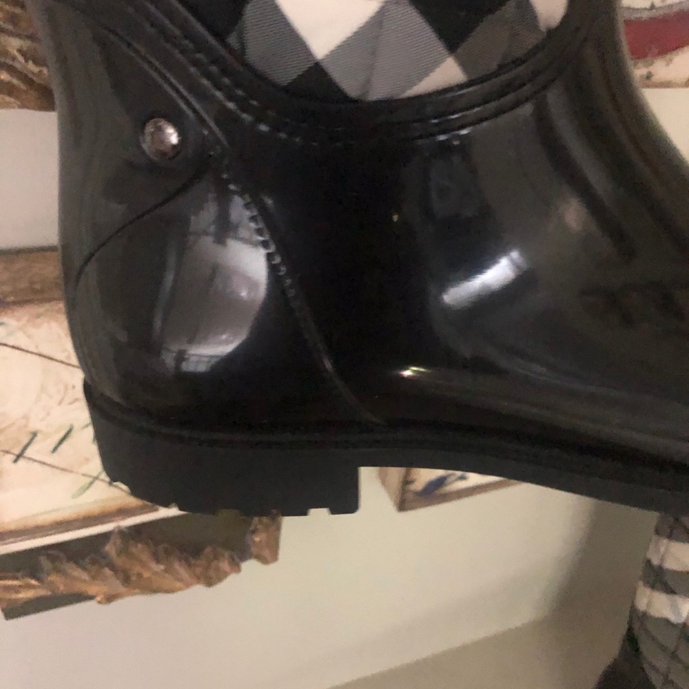 Burberry Black and White Quilted Rain Boots. - Picture 3 of 6